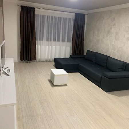 Apartament Lux Regim Hotelier Bacău Exteriör bild